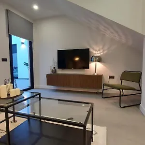 https://apartamento-golddem-mercedes.hotelsinnerja.org